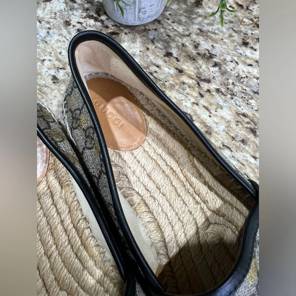 GUCCI Beige Gold GG Supreme Canvas Leather Bee Espadrilles 38